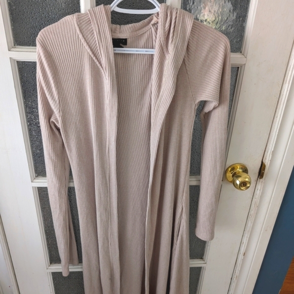 Sold - Chic Neutral Long Sleeve Cardigan - Picture 1 of 1